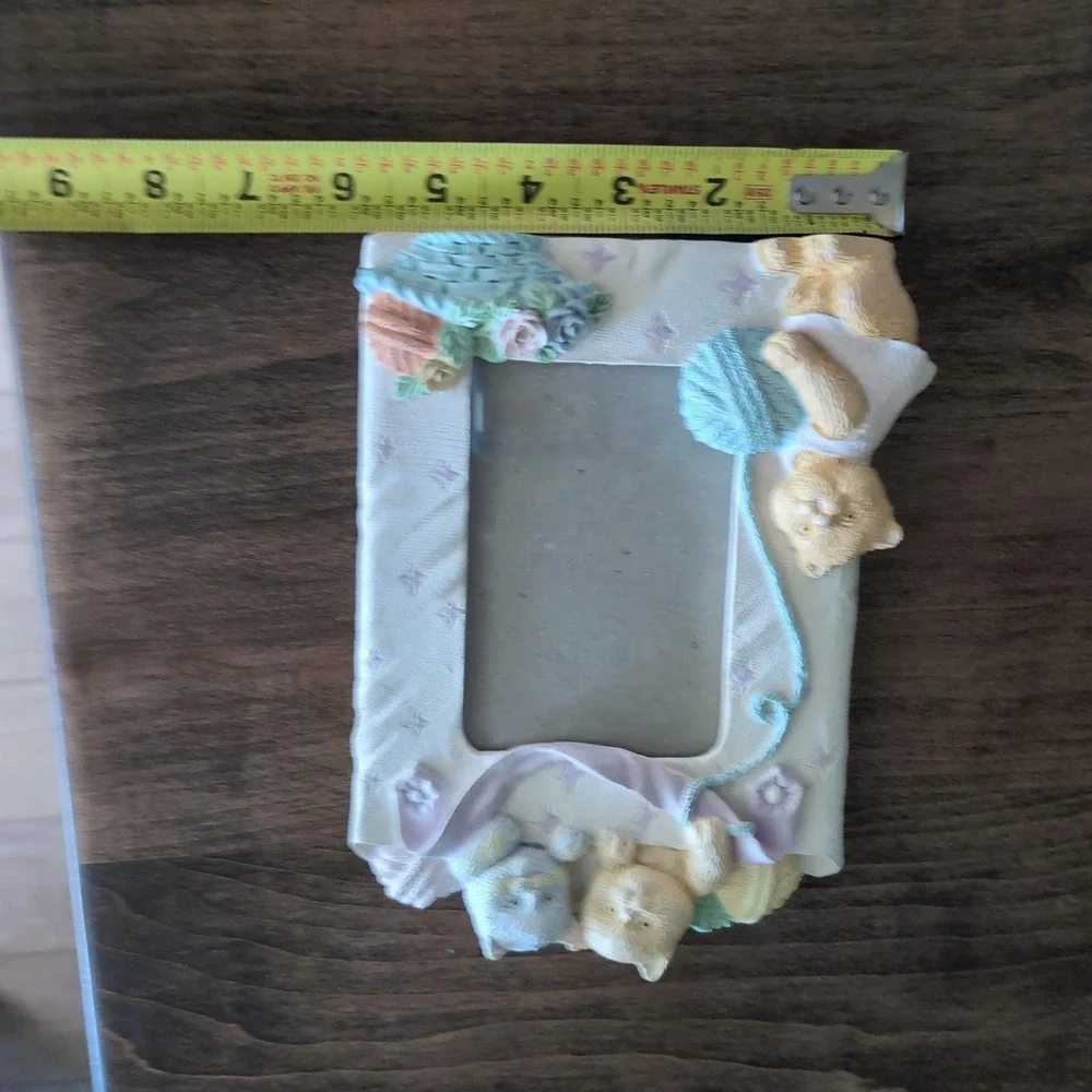 Kitten Yarn Picture Frame Cream 3D Sculpted Resin Pastel Kitty Crochet Knit Cat